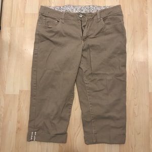 Tan khaki Capri faded glory